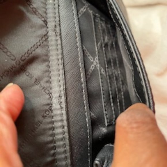 MICHAEL KORS EUC BLACK LEATHER TOTE - Picture 7 of 11